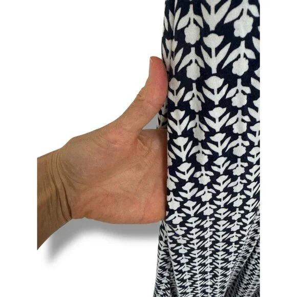 Elegant Blue and White Patterned Dress - Picture 8 of 13